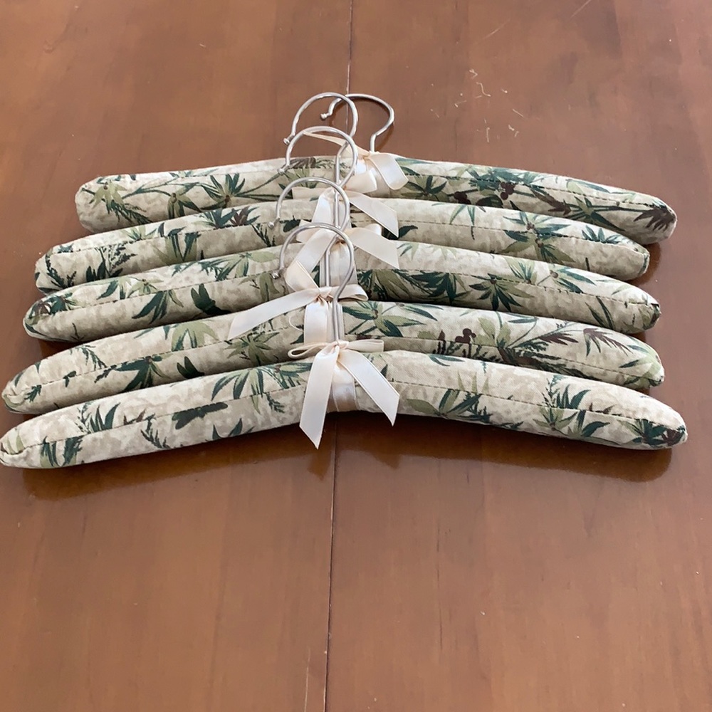 5 Padded Clothes Hangers